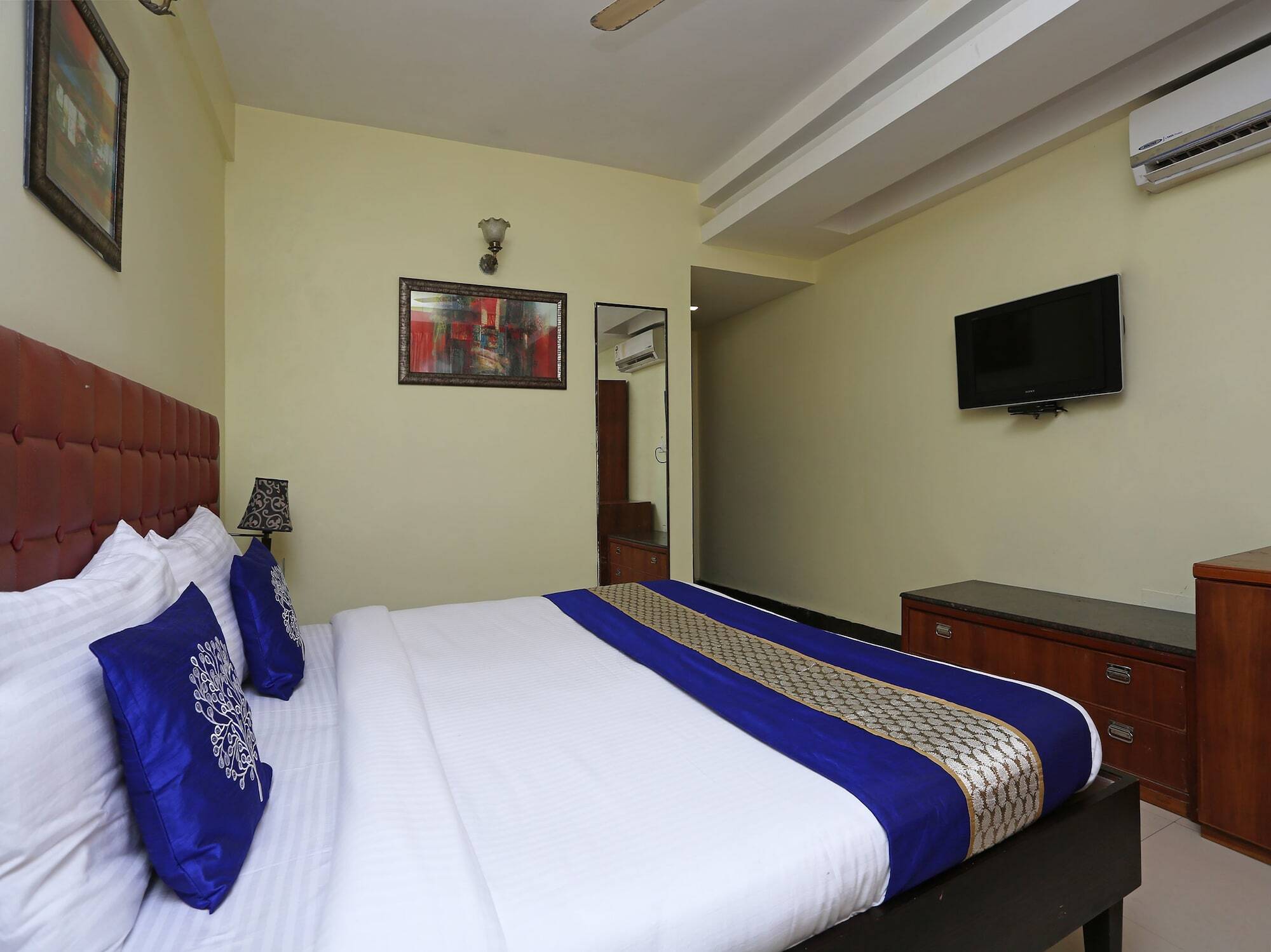 Hotel Oyo 1463 Surya 2*